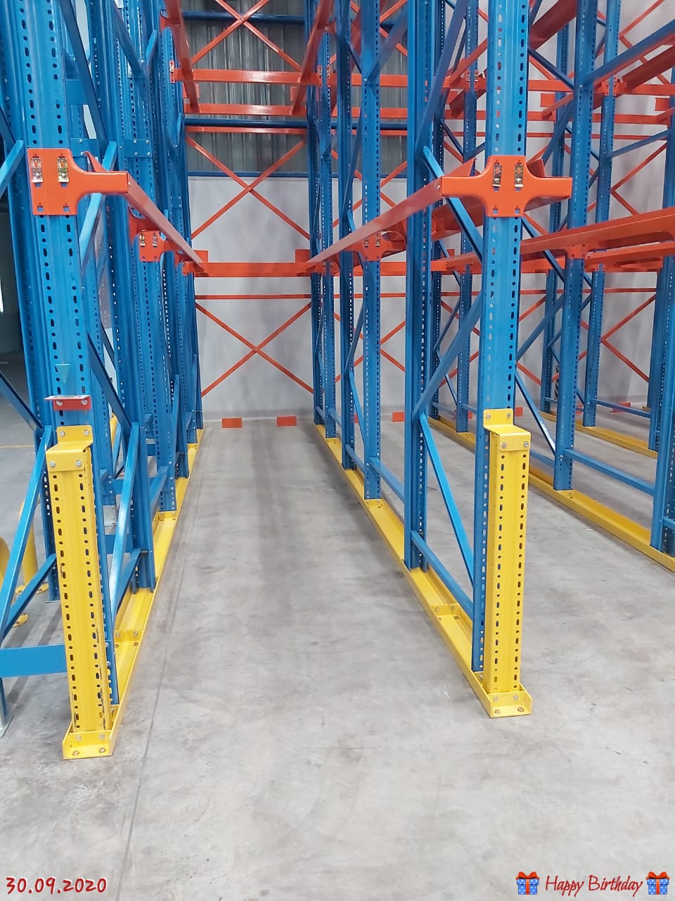 heavyduty Warehouse storage drive in pallet racking from China